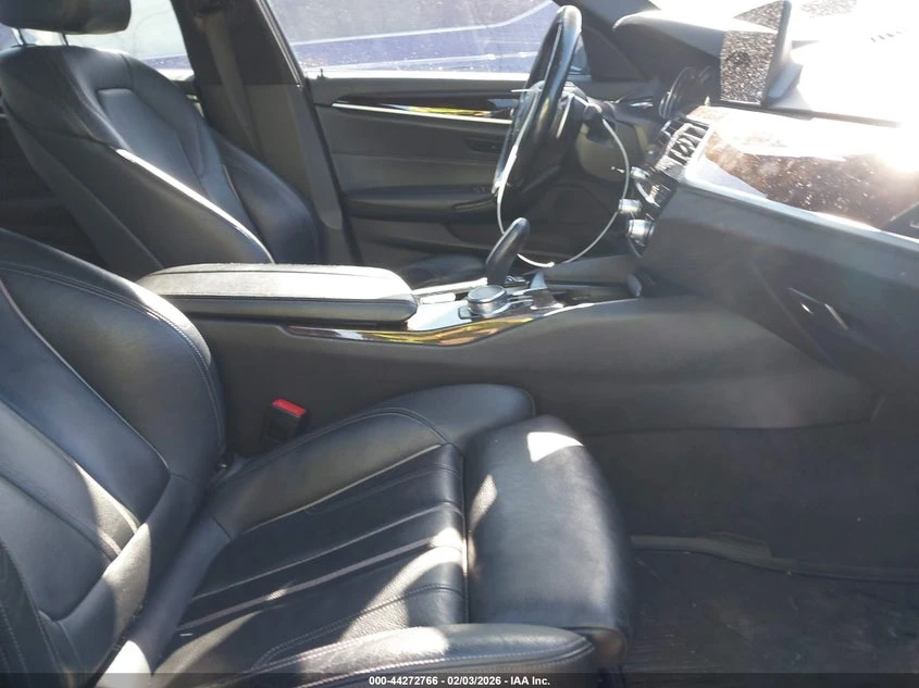 BMW 530 2.0l I xDrive, снимка 5 - Автомобили и джипове - 53898533