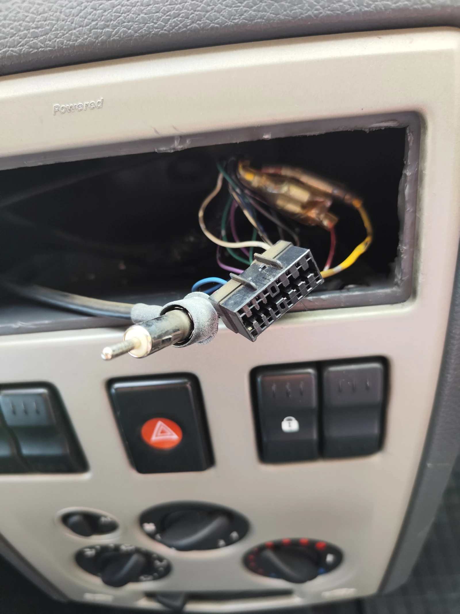 Dacia Logan Газова уредба, снимка 10 - Автомобили и джипове - 54366756