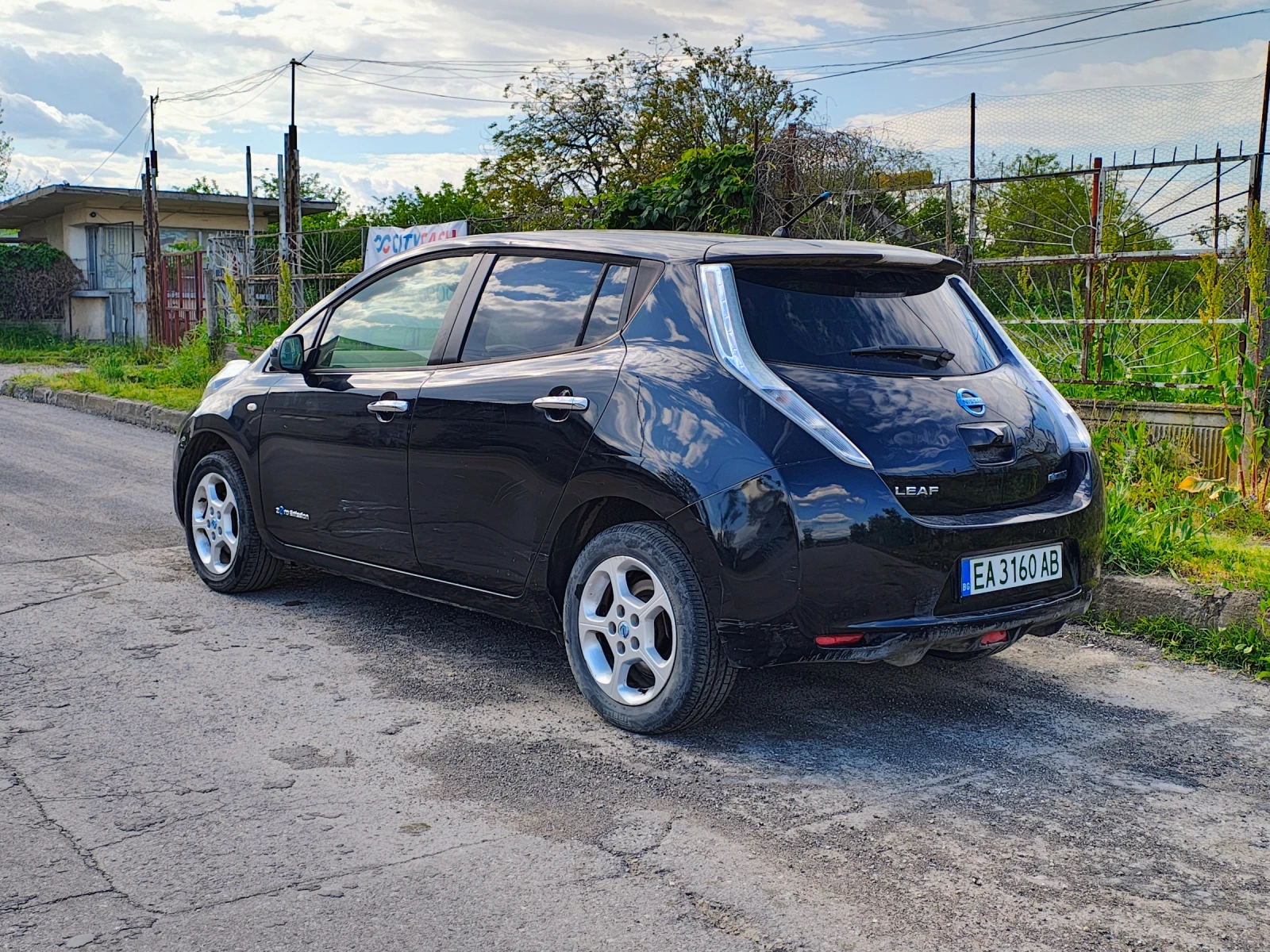 Nissan Leaf , снимка 2 - Автомобили и джипове - 54390718