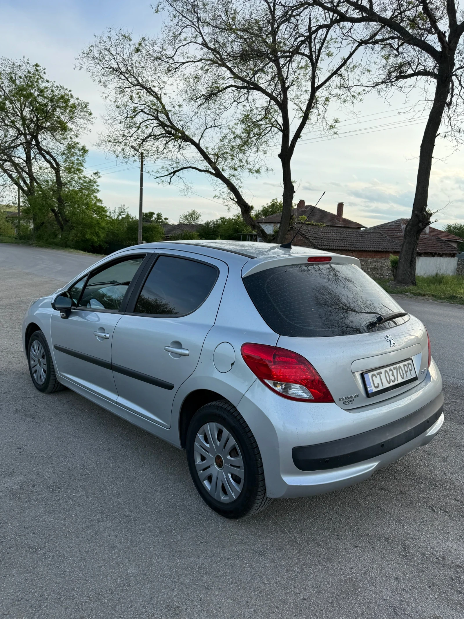 Peugeot 207 1.4, снимка 4 - Автомобили и джипове - 54495378