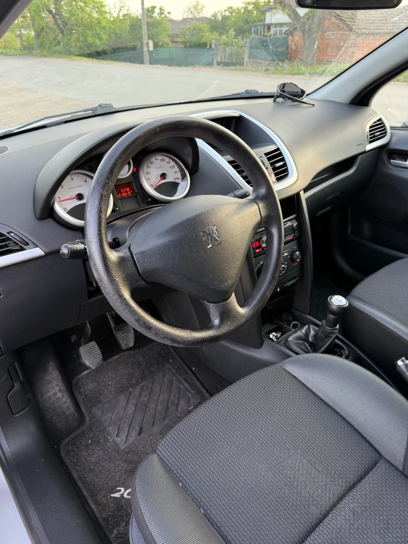 Peugeot 207 1.4, снимка 5 - Автомобили и джипове - 54495378