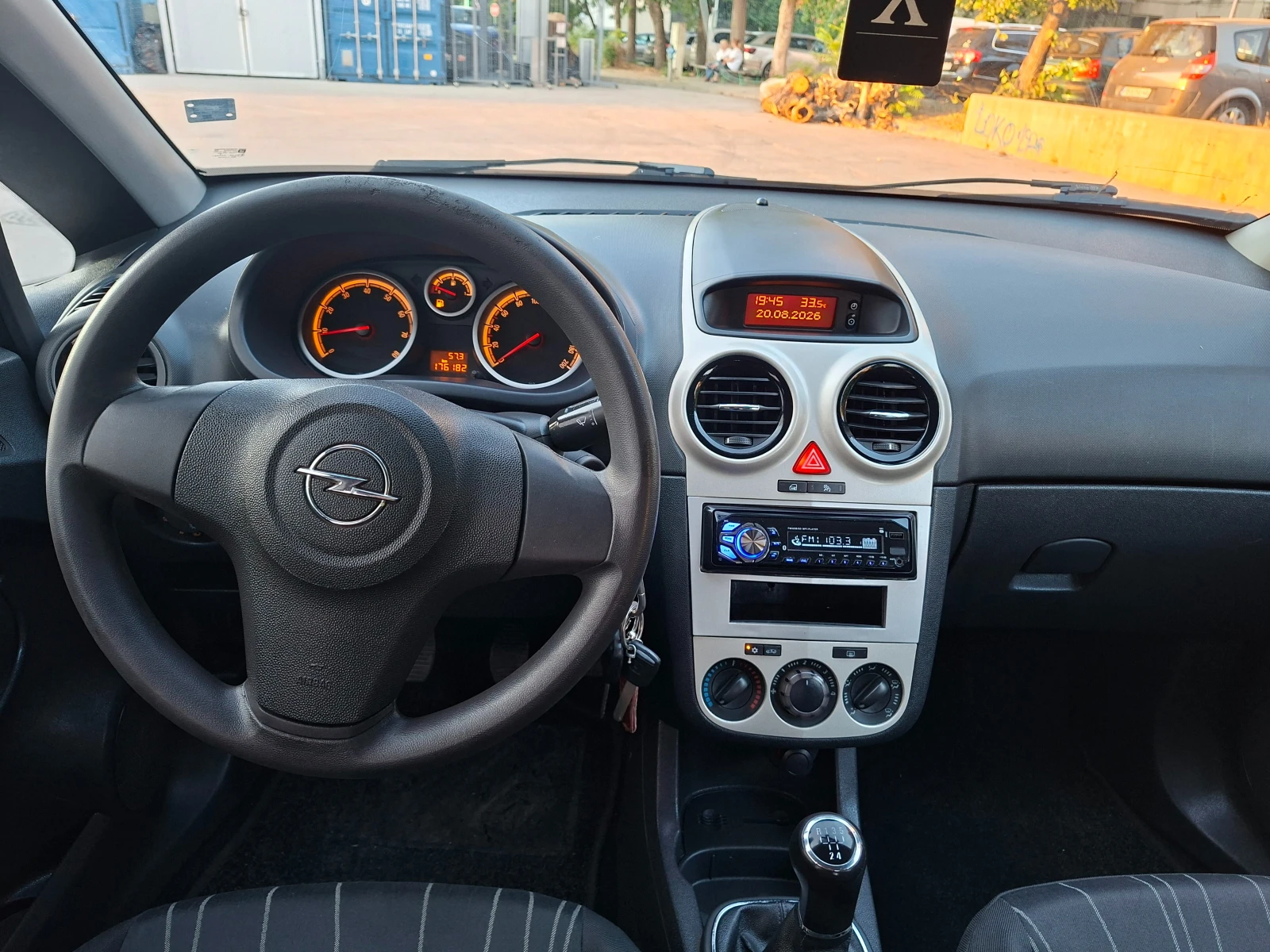 Opel Corsa 1.2 Клима, снимка 13 - Автомобили и джипове - 55873013
