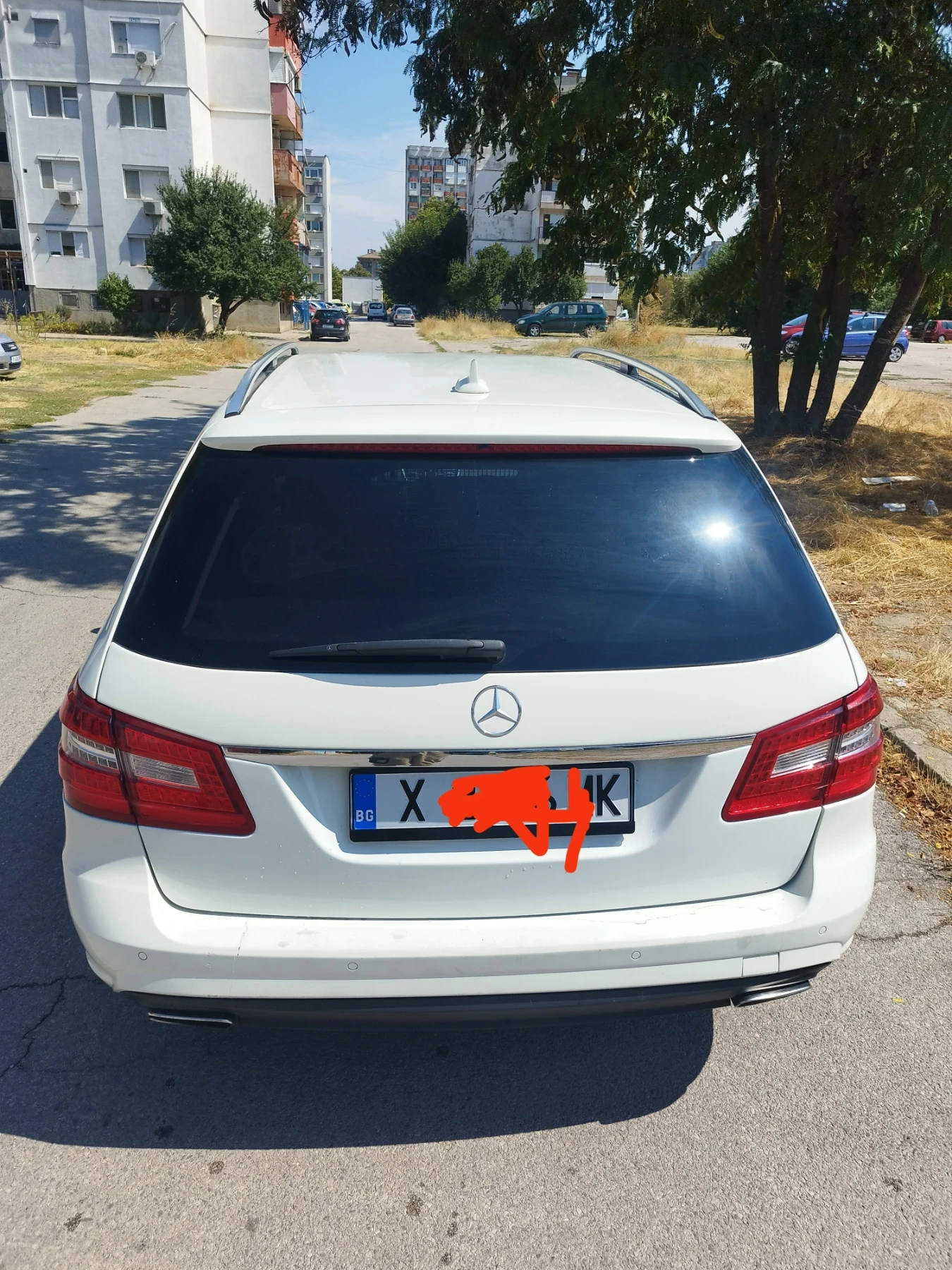Mercedes-Benz E 220, снимка 4 - Автомобили и джипове - 55942933