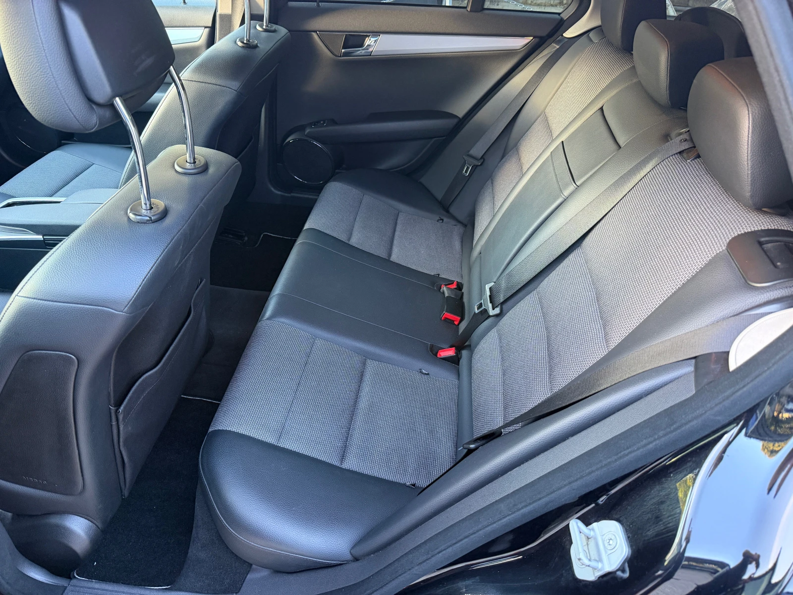 Mercedes-Benz C 250 250i Швейцария, снимка 12 - Автомобили и джипове - 56077734