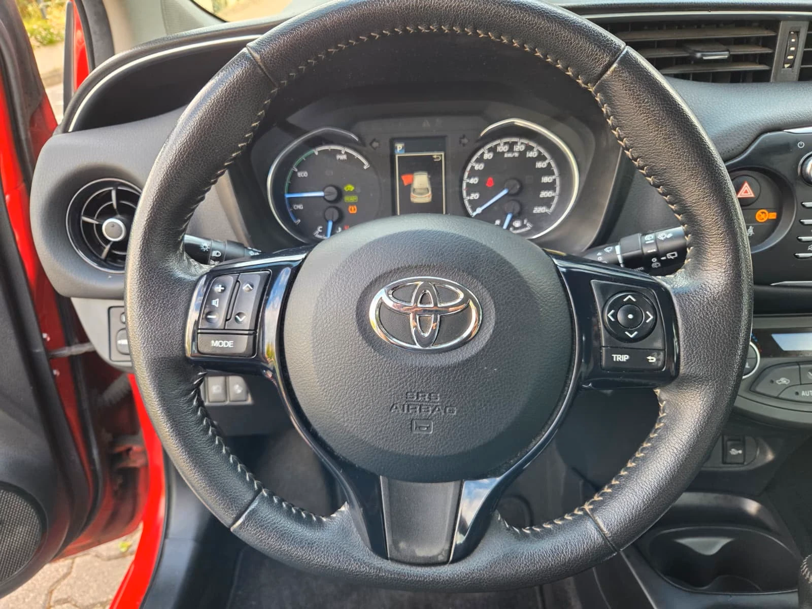 Toyota Yaris 1.5 HYBRID STYLE, снимка 5 - Автомобили и джипове - 56080885