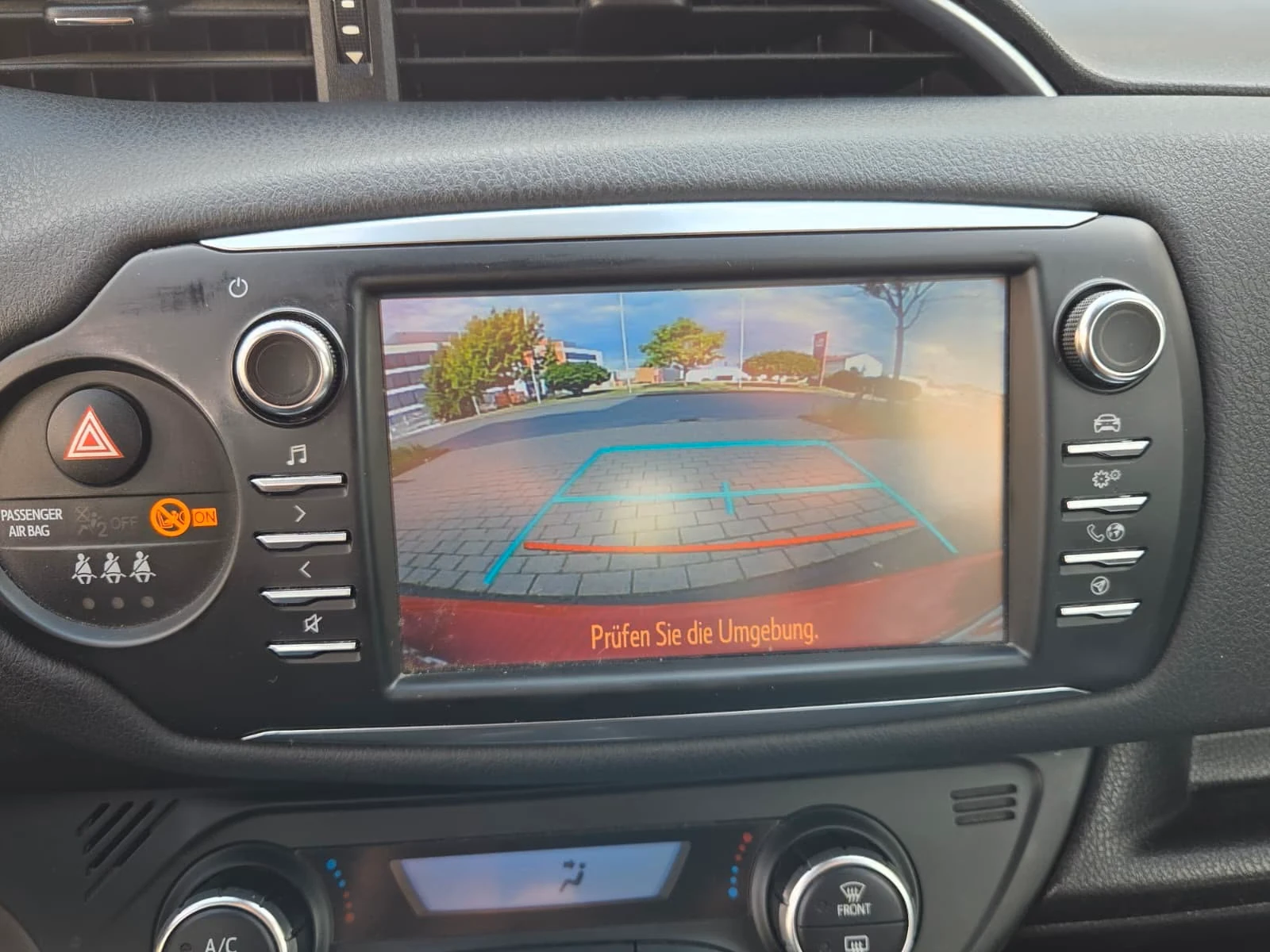 Toyota Yaris 1.5 HYBRID STYLE, снимка 7 - Автомобили и джипове - 56080885