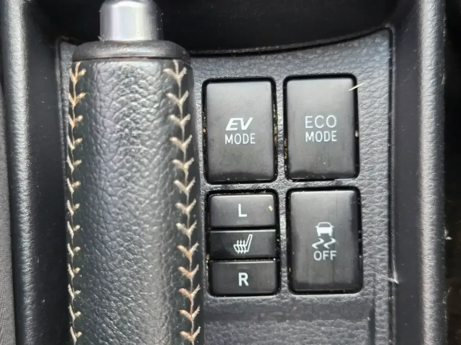 Toyota Yaris 1.5 HYBRID DEUTCHE TEAM, снимка 10 - Автомобили и джипове - 56080885