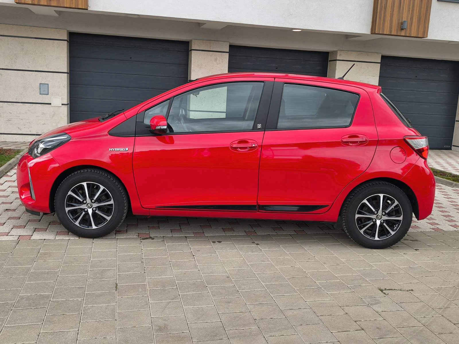 Toyota Yaris 1.5 HYBRID DEUTCHE TEAM, снимка 3 - Автомобили и джипове - 56080885