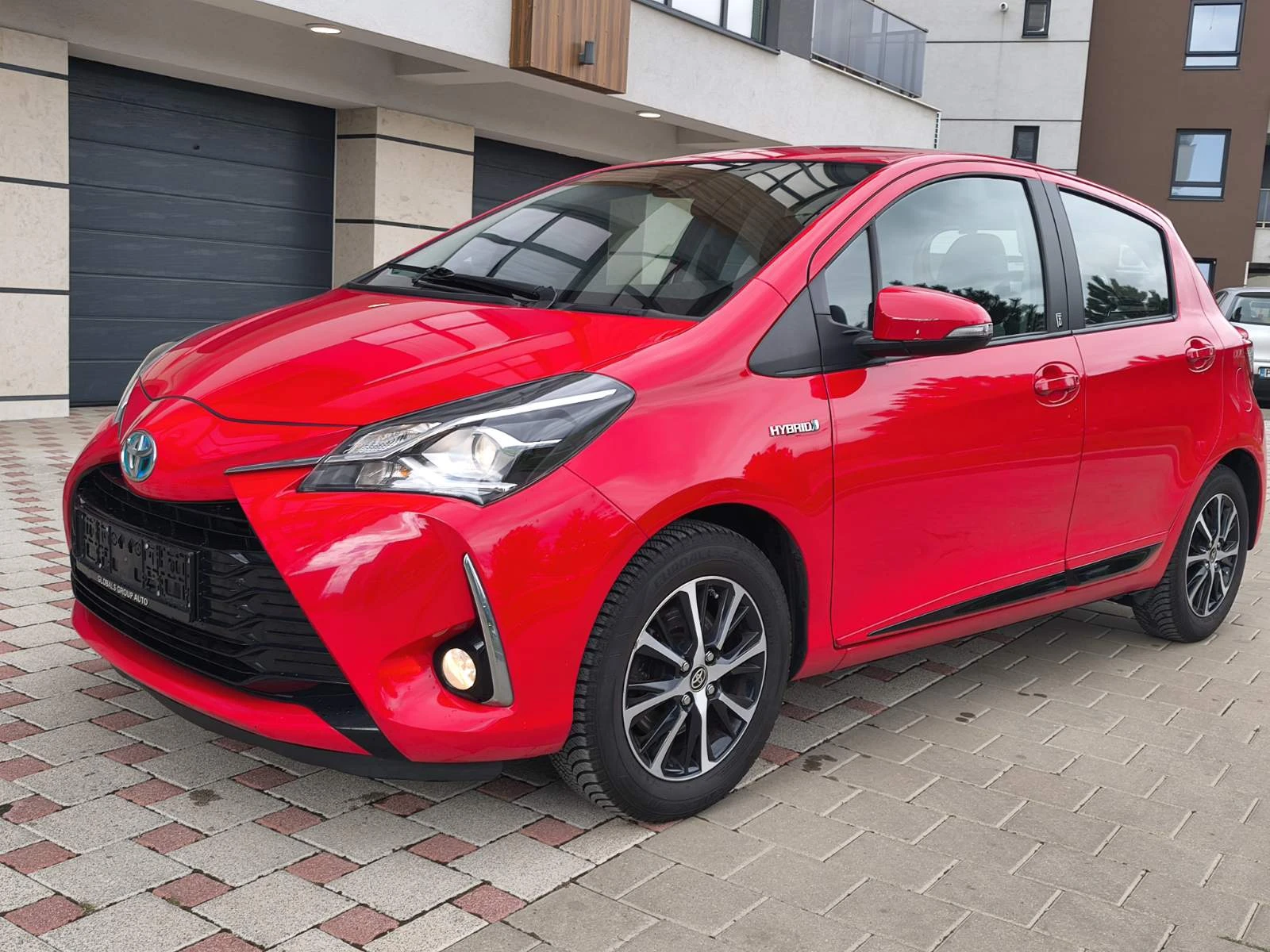 Toyota Yaris 1.5 HYBRID DEUTCHE TEAM, снимка 2 - Автомобили и джипове - 56080885