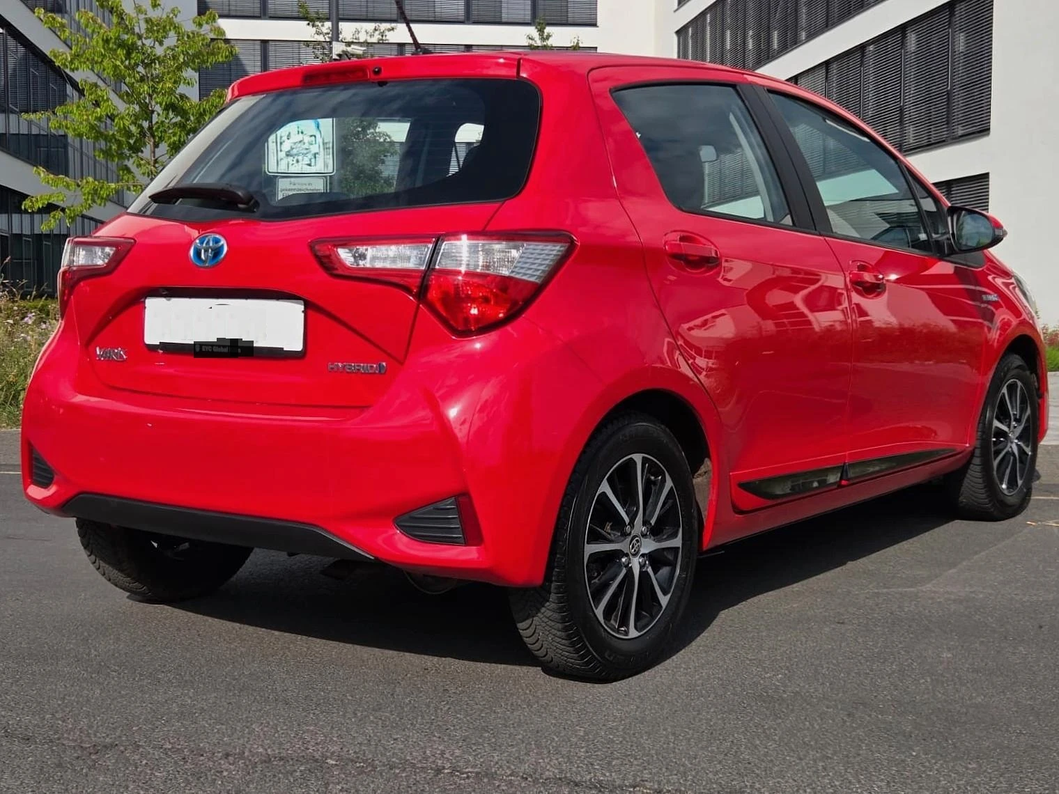 Toyota Yaris 1.5 HYBRID STYLE, снимка 12 - Автомобили и джипове - 56080885