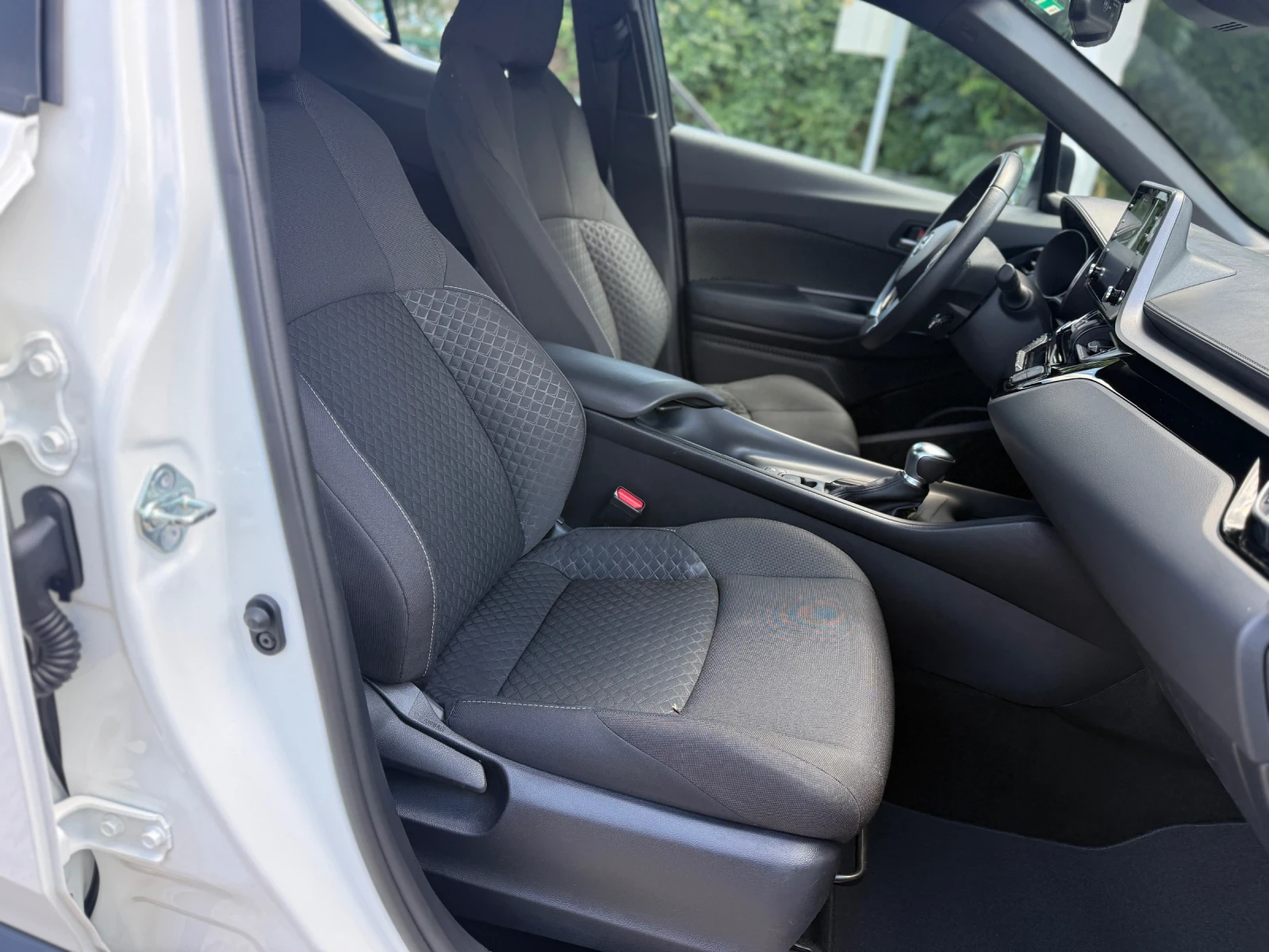 Toyota C-HR 1.8 Business Hybrid TOP!, снимка 12 - Автомобили и джипове - 55570128