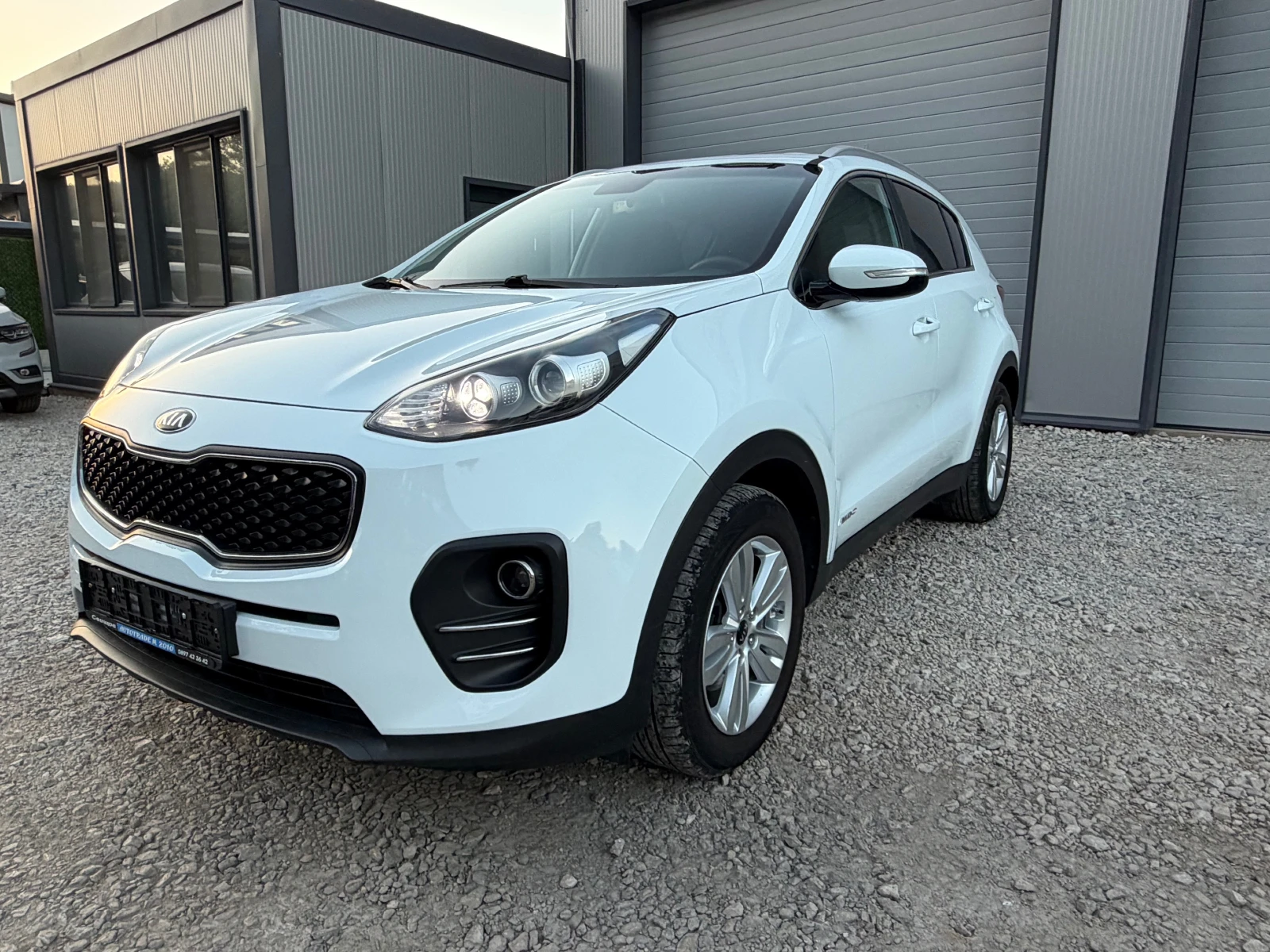 Kia Sportage 2.0CRDI* 4WD* NAVI* Led* TOP* 6speed, снимка 14 - Автомобили и джипове - 55993658