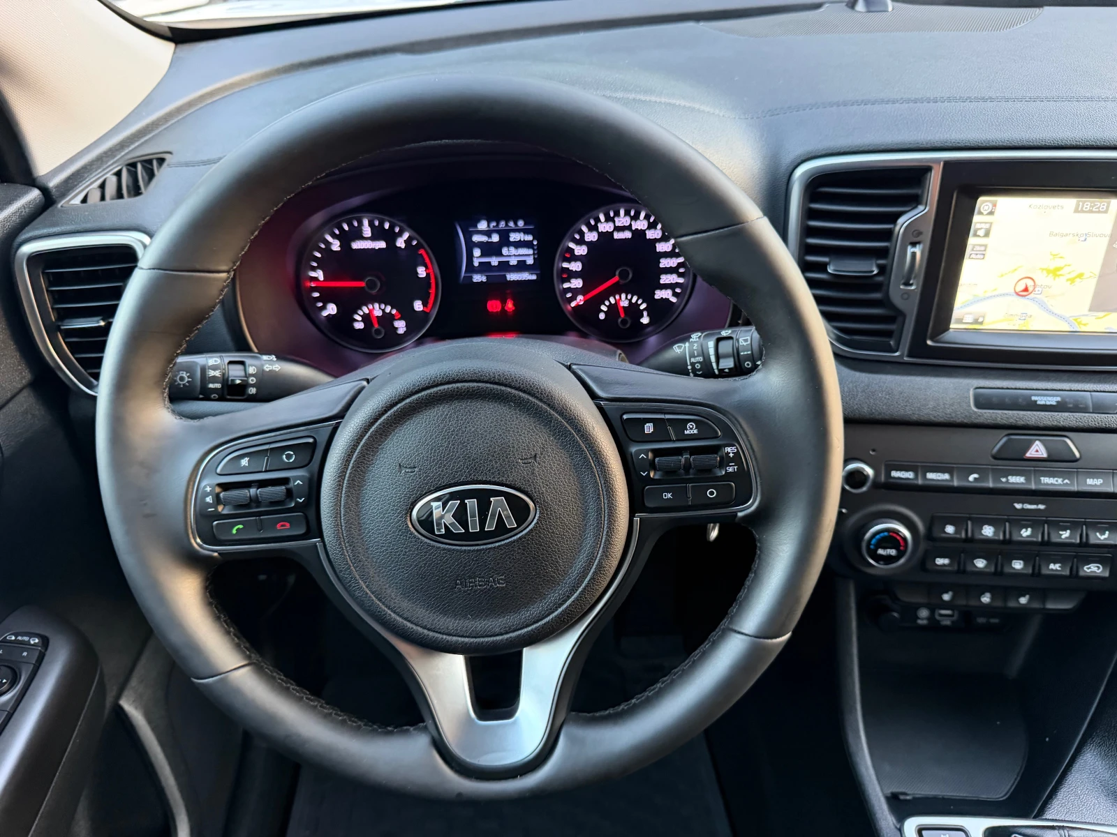 Kia Sportage 2.0CRDI* 4WD* NAVI* Led* TOP* 6speed, снимка 11 - Автомобили и джипове - 55993658