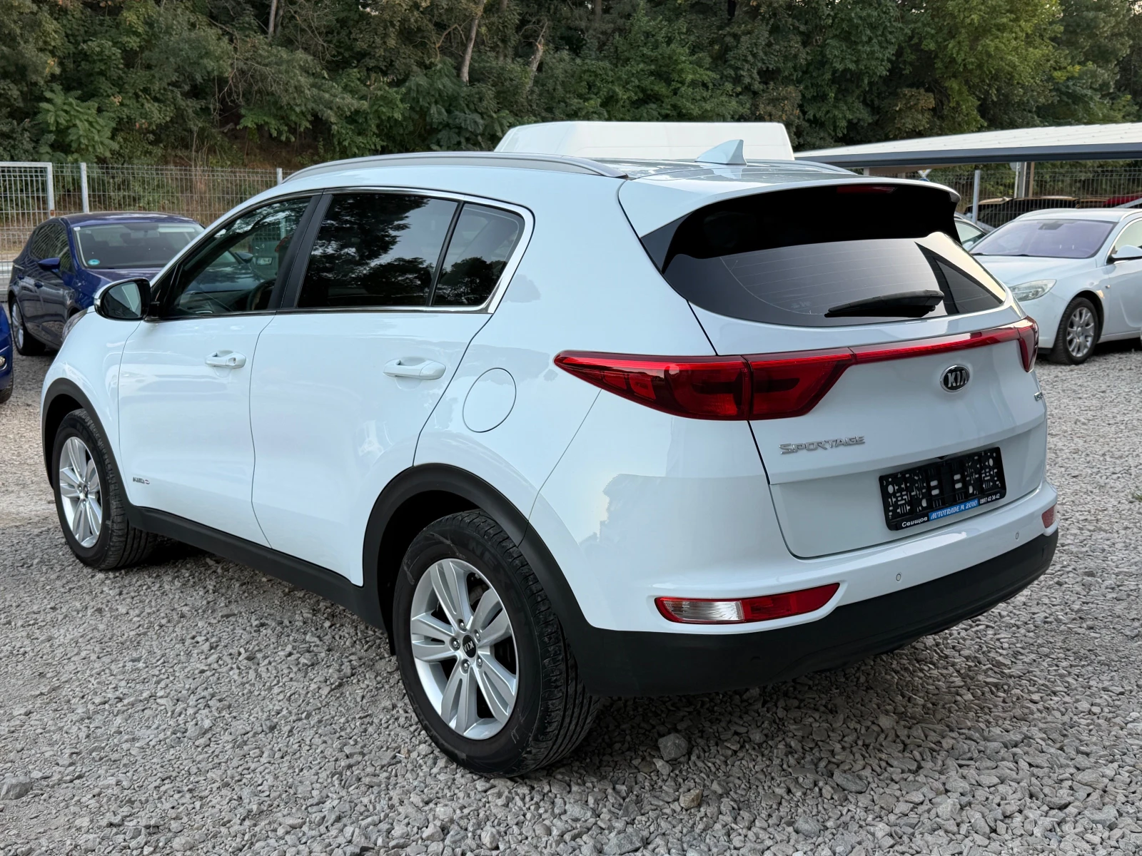 Kia Sportage 2.0CRDI* 4WD* NAVI* Led* TOP* 6speed, снимка 4 - Автомобили и джипове - 55993658