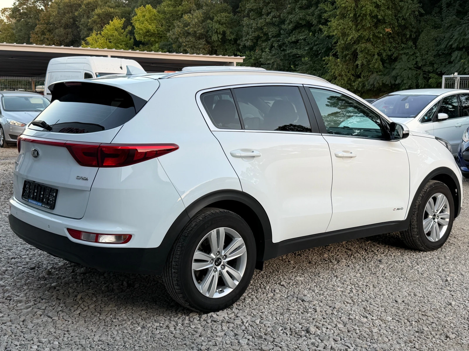 Kia Sportage 2.0CRDI* 4WD* NAVI* Led* TOP* 6speed, снимка 3 - Автомобили и джипове - 55993658