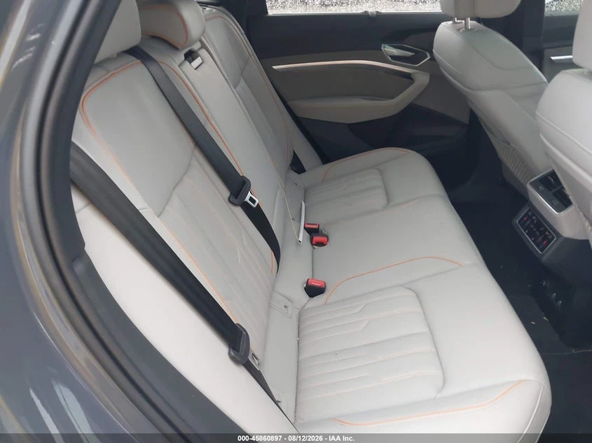 Audi Q8 E-Tron Prestige Quattro, снимка 8 - Автомобили и джипове - 56406023