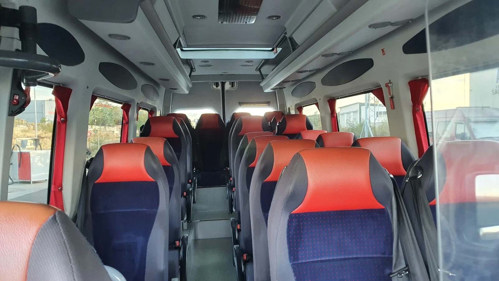 VW Crafter Нов внос 23 места 2.5 TDI 163 к.с - изображение 9