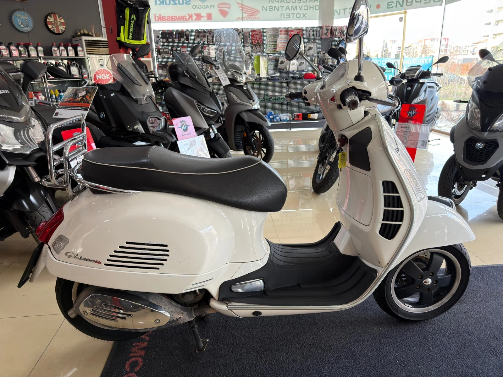 Vespa GTS 300i, снимка 3 - Мотоциклети и мототехника - 54043611