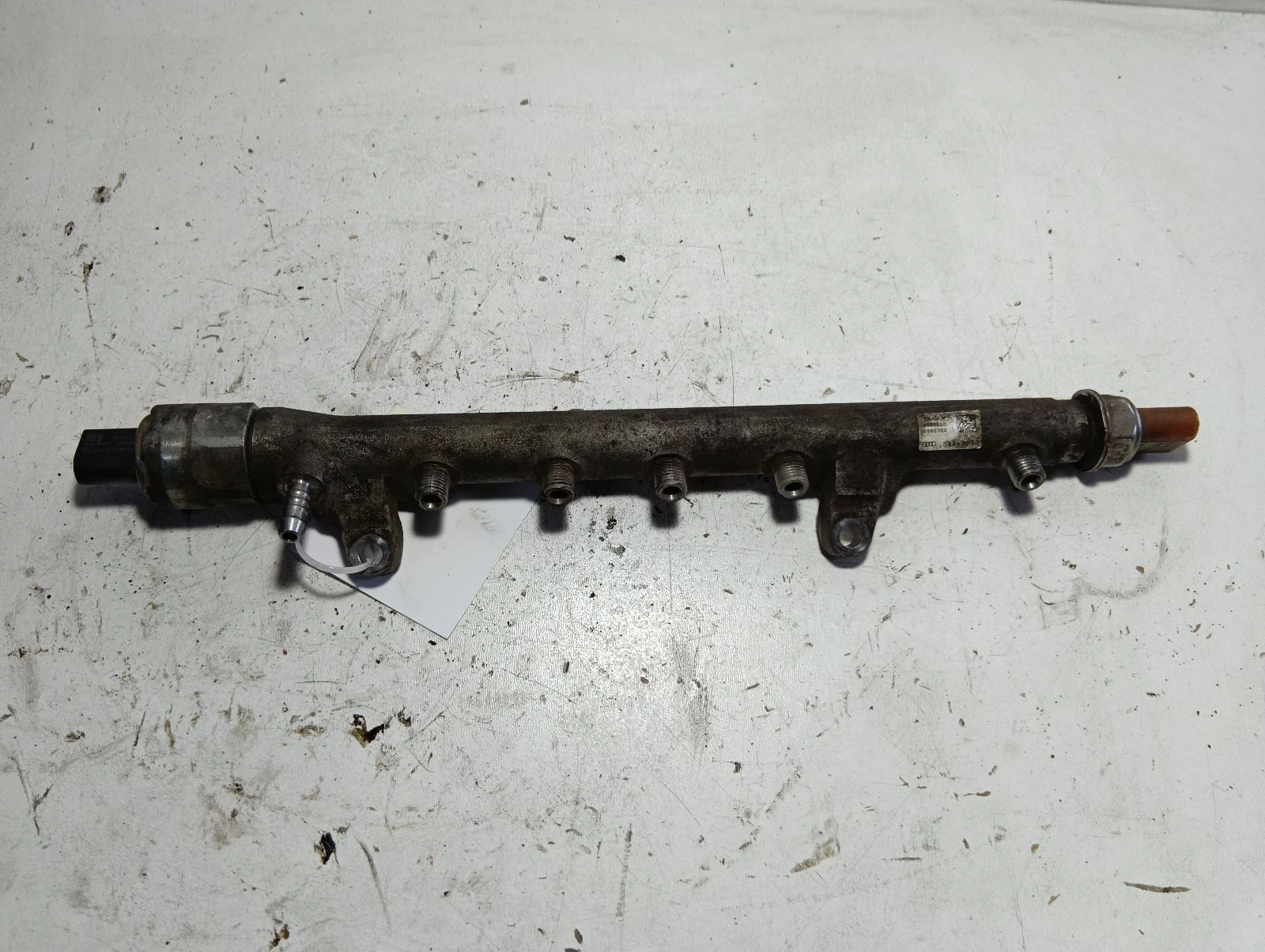 горивна рейка Фолксваген Пасат 1.6TDI 03L089S 03L906051 03L130764B