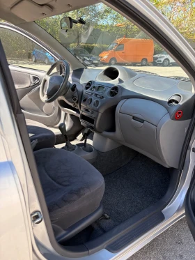 Toyota Yaris 1.0 VVT-i Газ Климатик, снимка 10