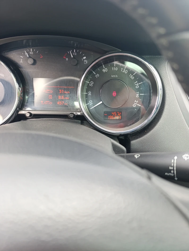 Peugeot 5008, снимка 8 - Автомобили и джипове - 52380942