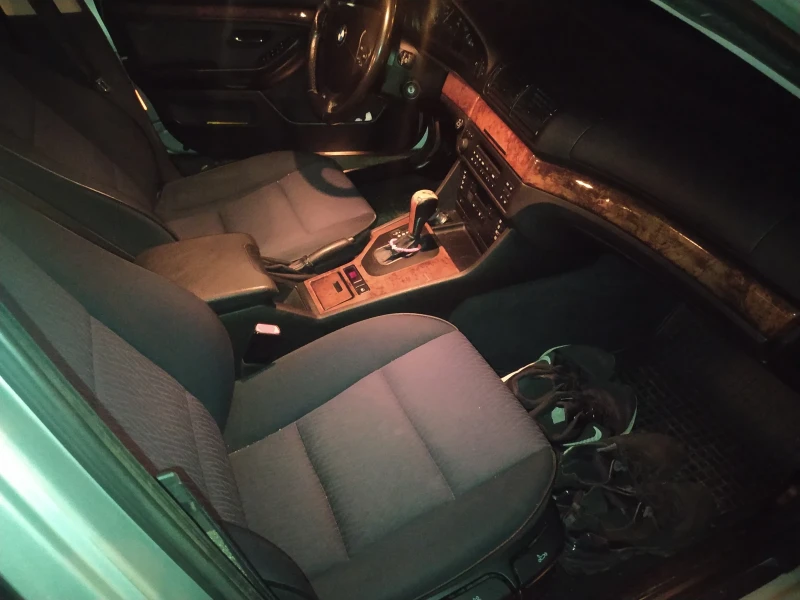BMW 528 Touring, снимка 10 - Автомобили и джипове - 52820218
