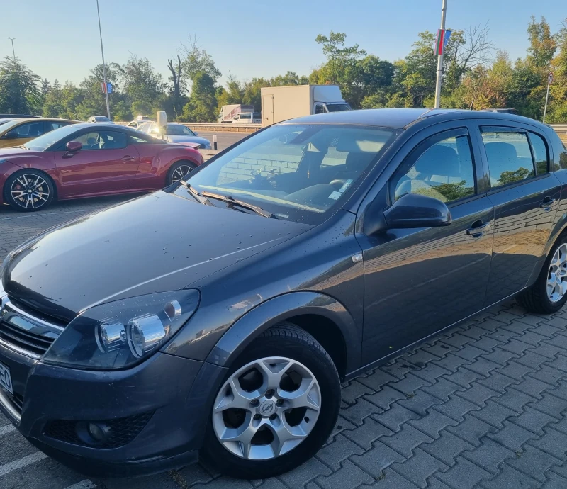 Opel Astra Astra H 1.6i газ Перфектна! Реални км!, снимка 2 - Автомобили и джипове - 52955430