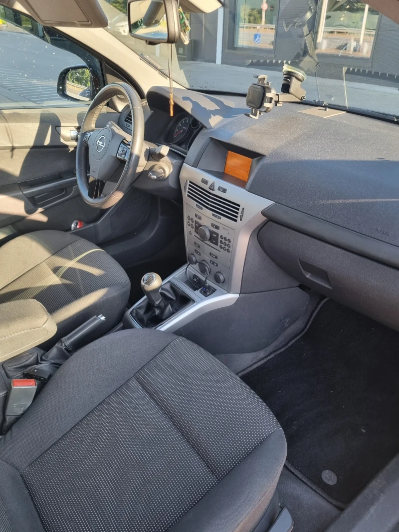 Opel Astra Astra H 1.6i газ Перфектна! Реални км!, снимка 7 - Автомобили и джипове - 52955430