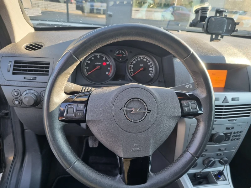 Opel Astra Astra H 1.6i газ Перфектна! Реални км!, снимка 8 - Автомобили и джипове - 52955430
