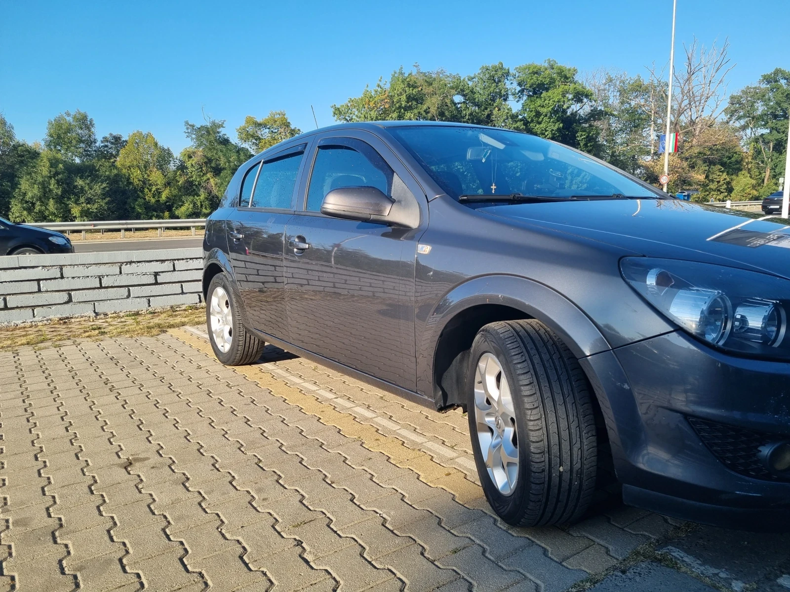 Opel Astra Astra H 1.6i газ Перфектна! Реални км! - изображение 5