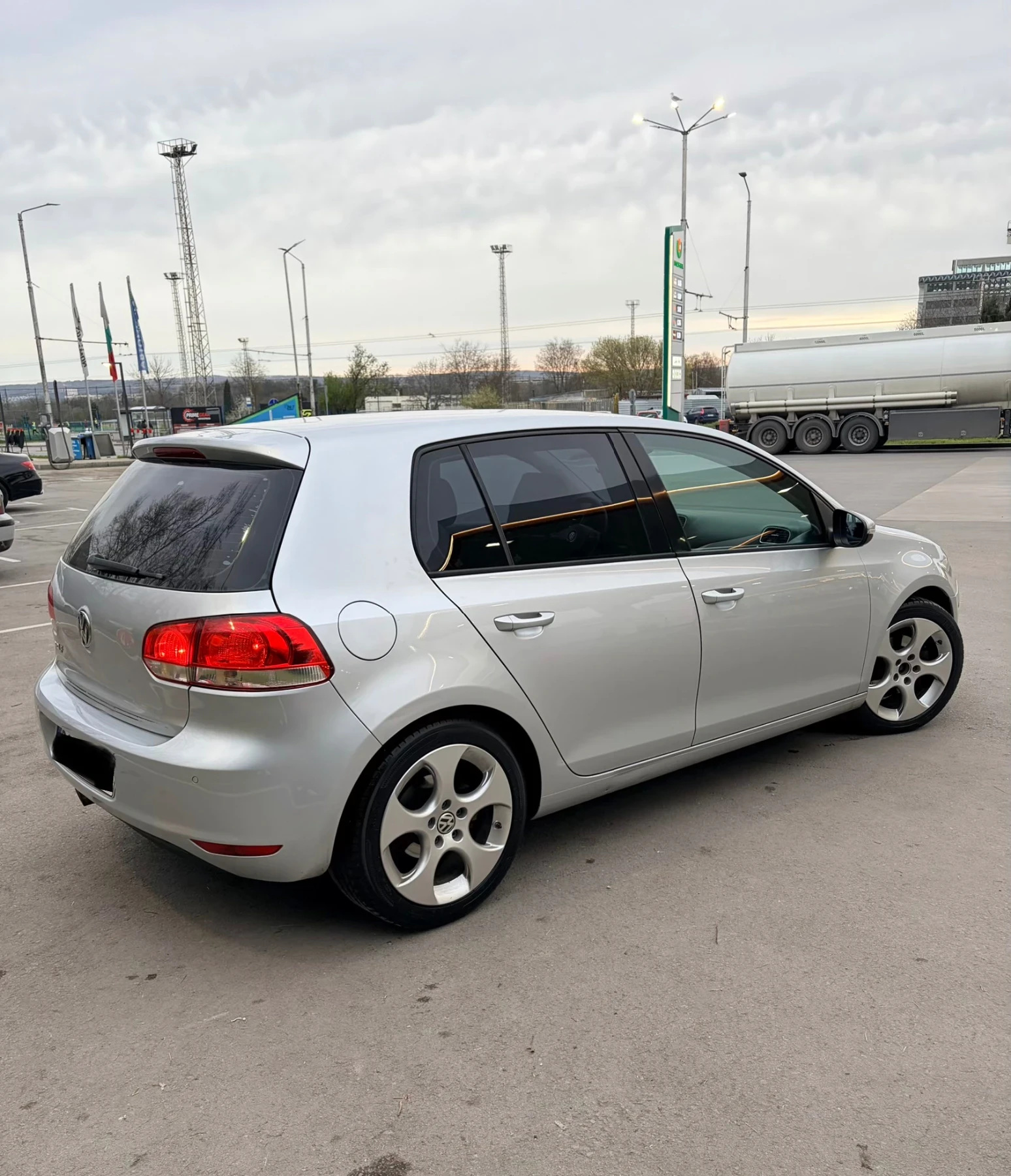 VW Golf 2.0 TDI  БЕЗ ЗАБЕЛЕЖКИ , снимка 4 - Автомобили и джипове - 54173904