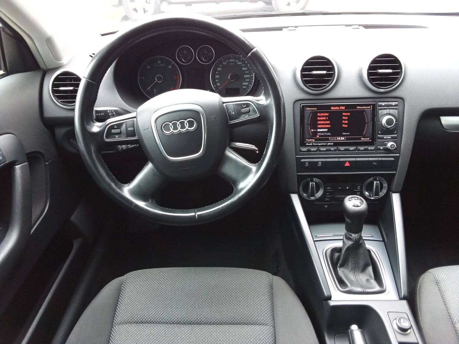 Audi A3 1.6TDI-105kc. FACELIFT, снимка 9 - Автомобили и джипове - 54270160