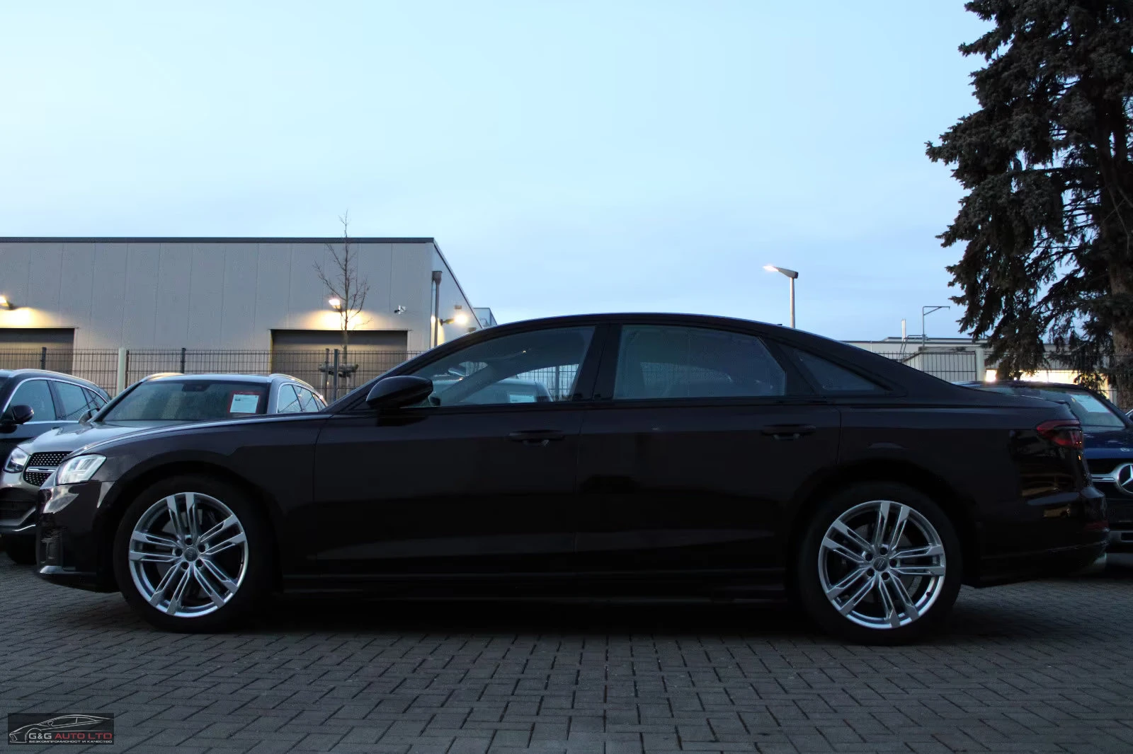 Audi S8 4.0TFSI/571HP/PANO/MEMO/B&O/334z | Mobile.bg � ����������� 3