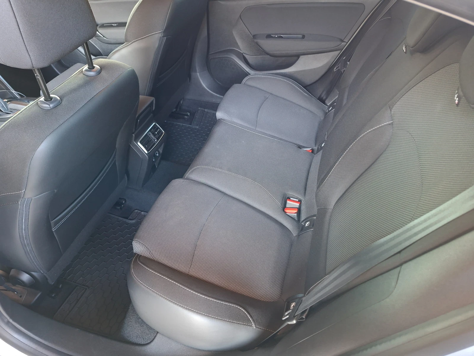 Renault Megane А/Т, снимка 11 - Автомобили и джипове - 54646020