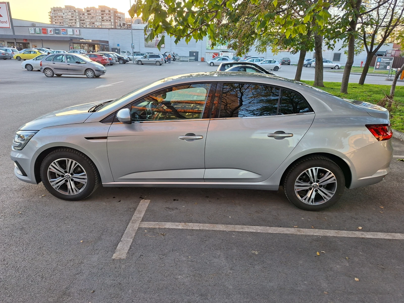 Renault Megane А/Т, снимка 4 - Автомобили и джипове - 55126528