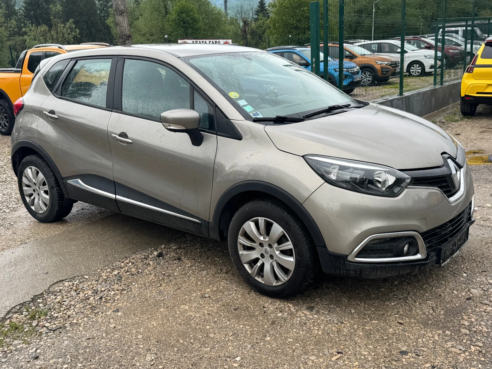 Renault Captur 1.5DCI, снимка 2 - Автомобили и джипове - 54652546