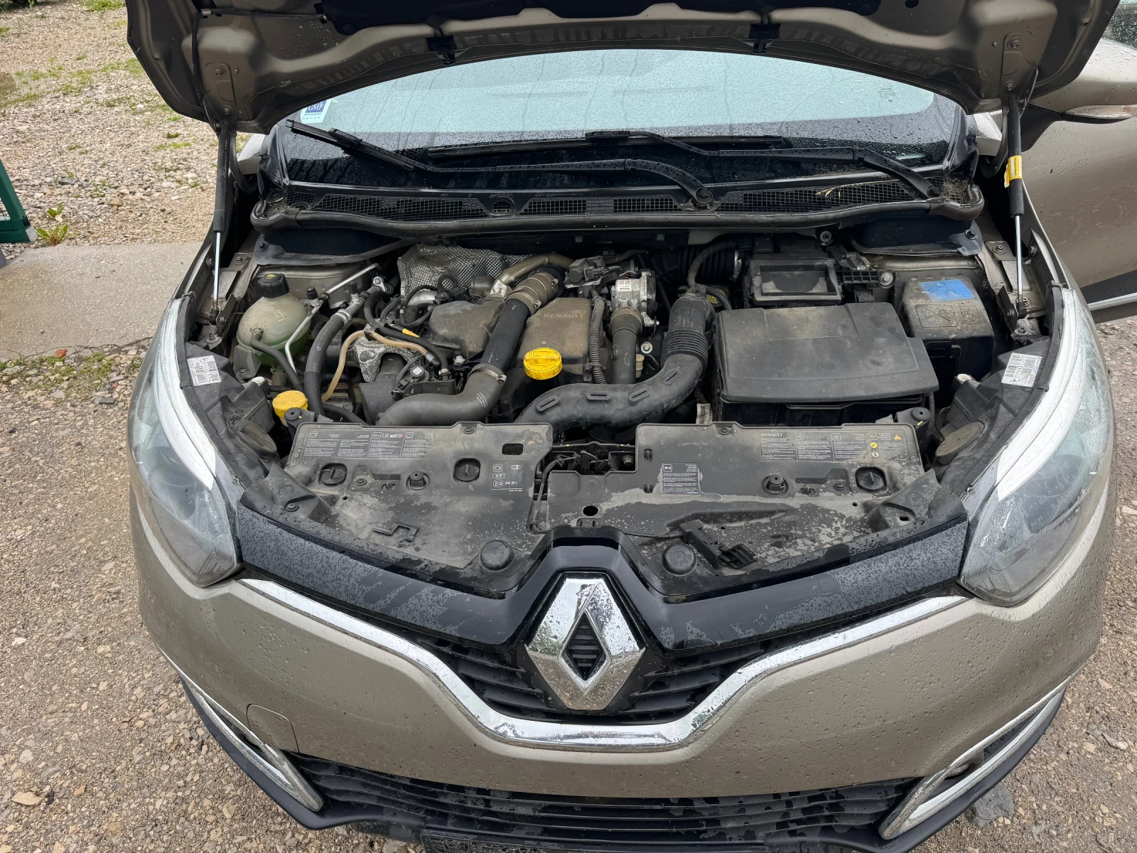 Renault Captur 1.5DCI, снимка 9 - Автомобили и джипове - 54652546