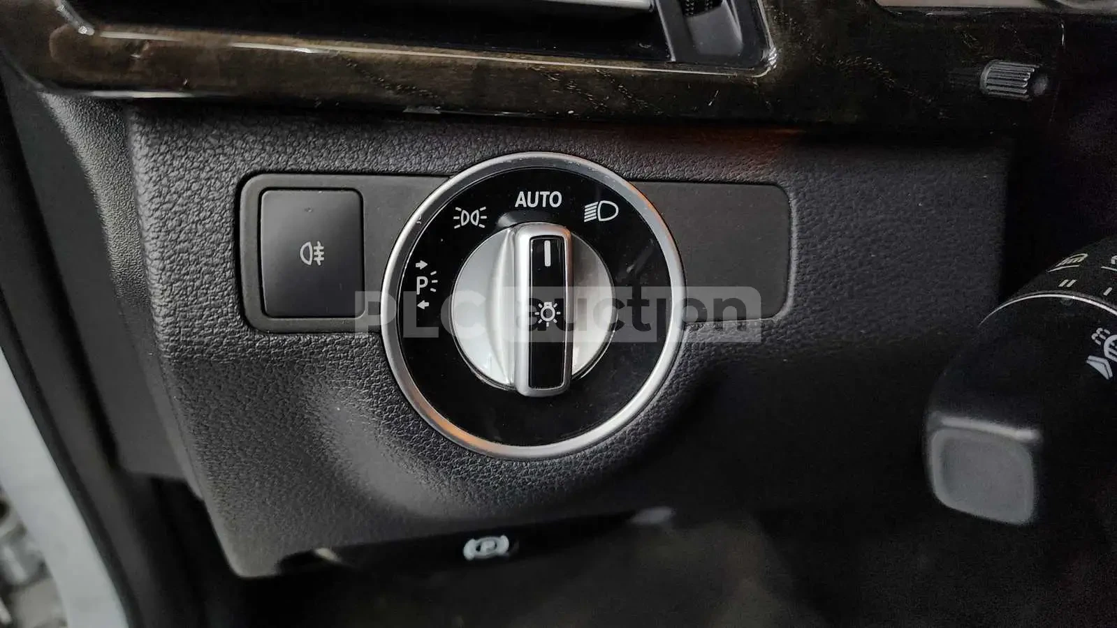 Mercedes-Benz E 220 E-Class, снимка 14 - Автомобили и джипове - 54654884