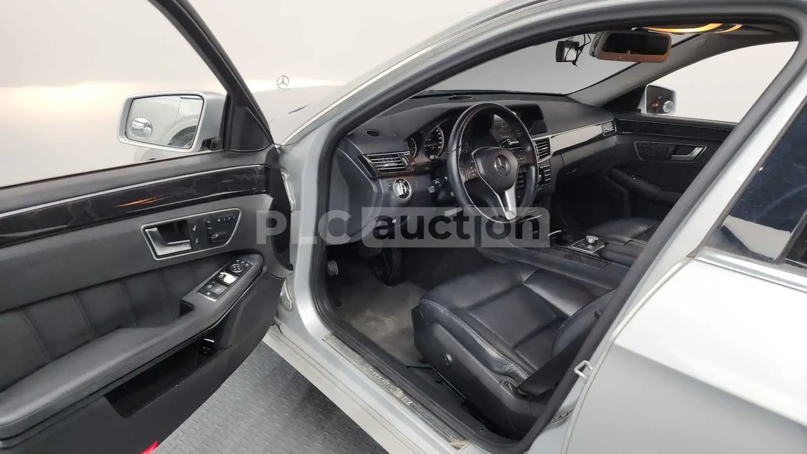 Mercedes-Benz E 220 E-Class, снимка 10 - Автомобили и джипове - 54654884