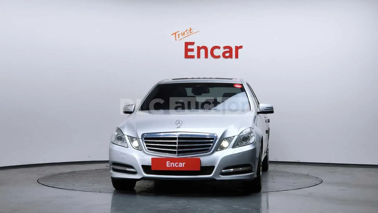 Mercedes-Benz E 220 E-Class, снимка 3 - Автомобили и джипове - 54654884