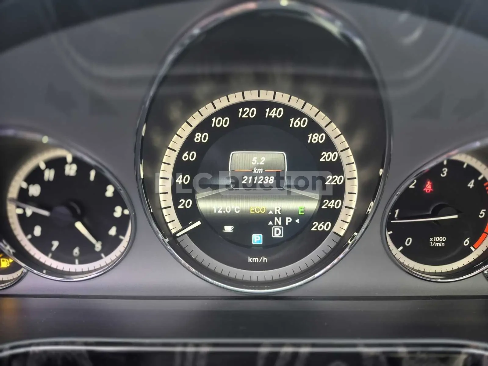 Mercedes-Benz E 220 E-Class, снимка 8 - Автомобили и джипове - 54654884