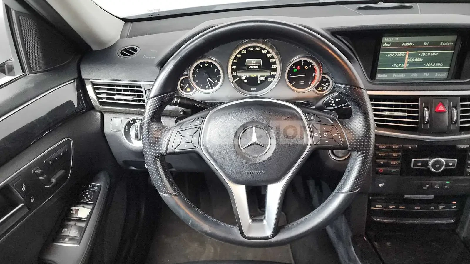 Mercedes-Benz E 220 E-Class, снимка 13 - Автомобили и джипове - 54654884