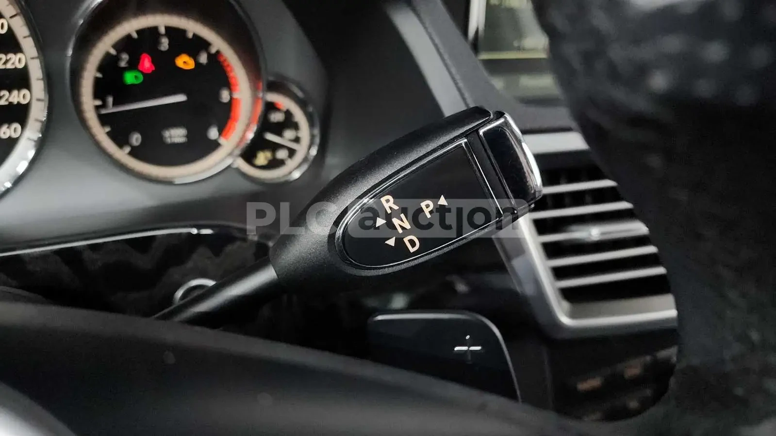 Mercedes-Benz E 220 E-Class, снимка 9 - Автомобили и джипове - 54654884