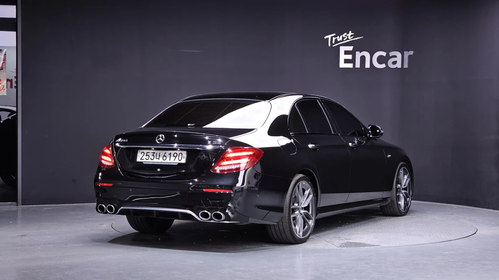 Mercedes-Benz E 53 AMG AMG 4MATIC+ , снимка 2 - Автомобили и джипове - 55405656
