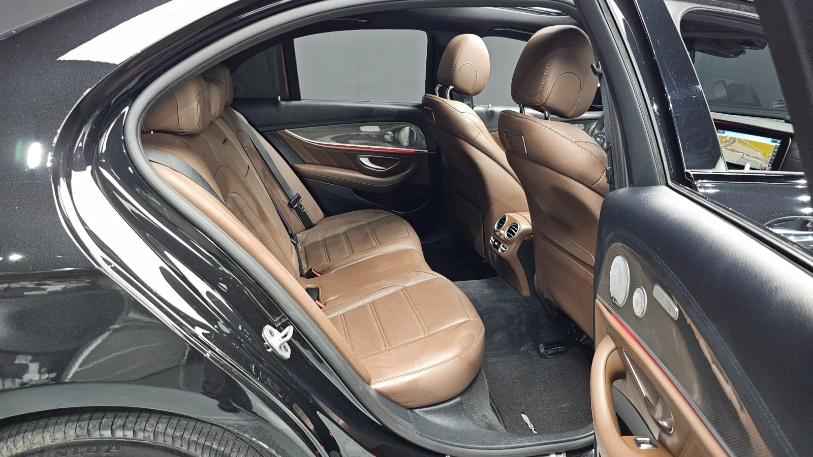 Mercedes-Benz E 53 AMG AMG 4MATIC+ , снимка 9 - Автомобили и джипове - 55405656