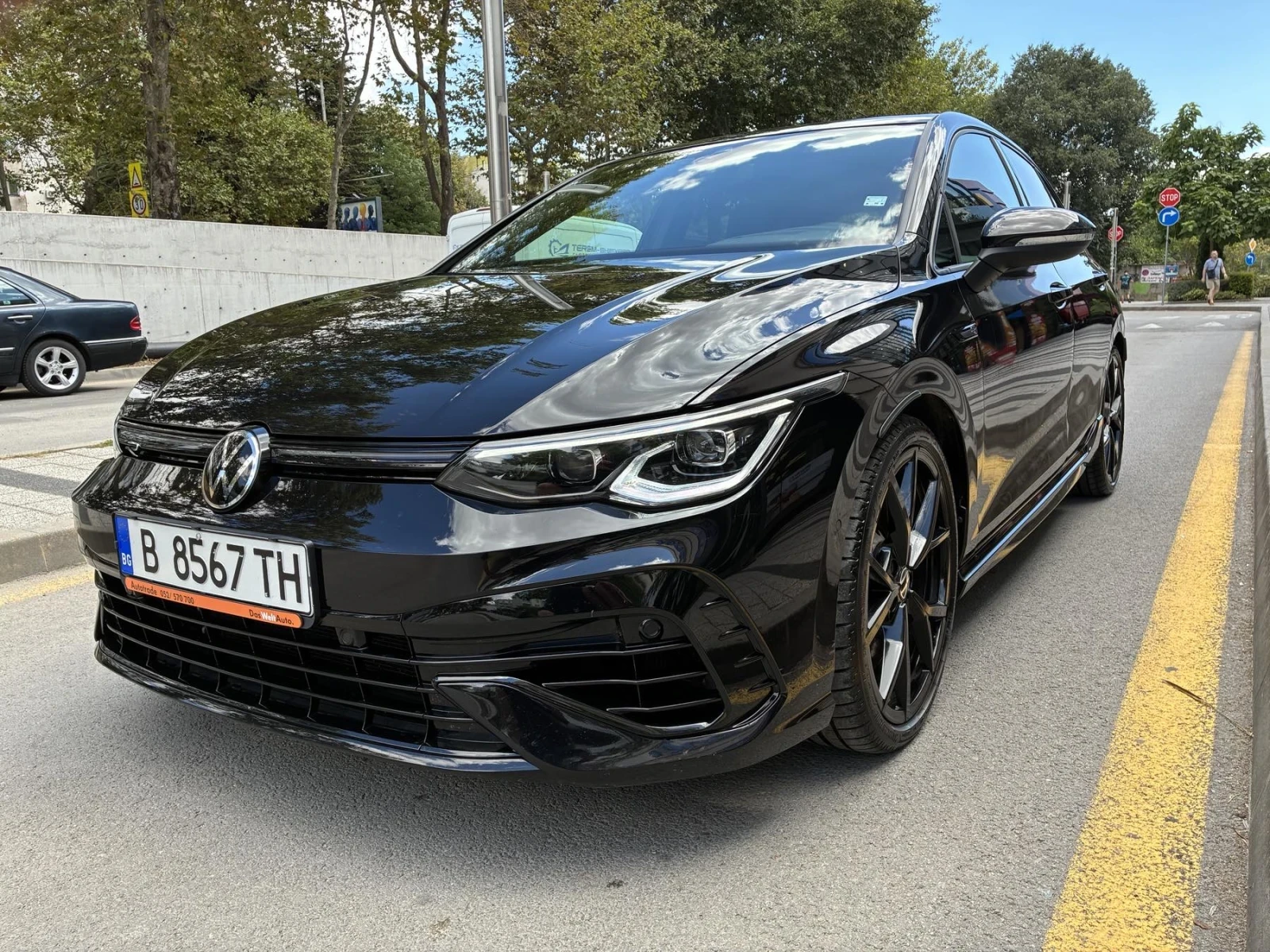 VW Golf PERVORMANCE/320HP/AKRAPOVICH