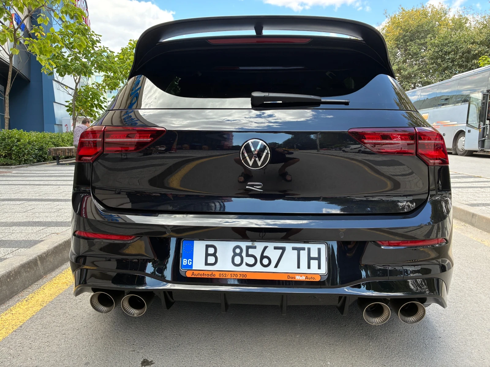 VW Golf PERVORMANCE/320HP/AKRAPOVICH, снимка 4 - Автомобили и джипове - 55667436