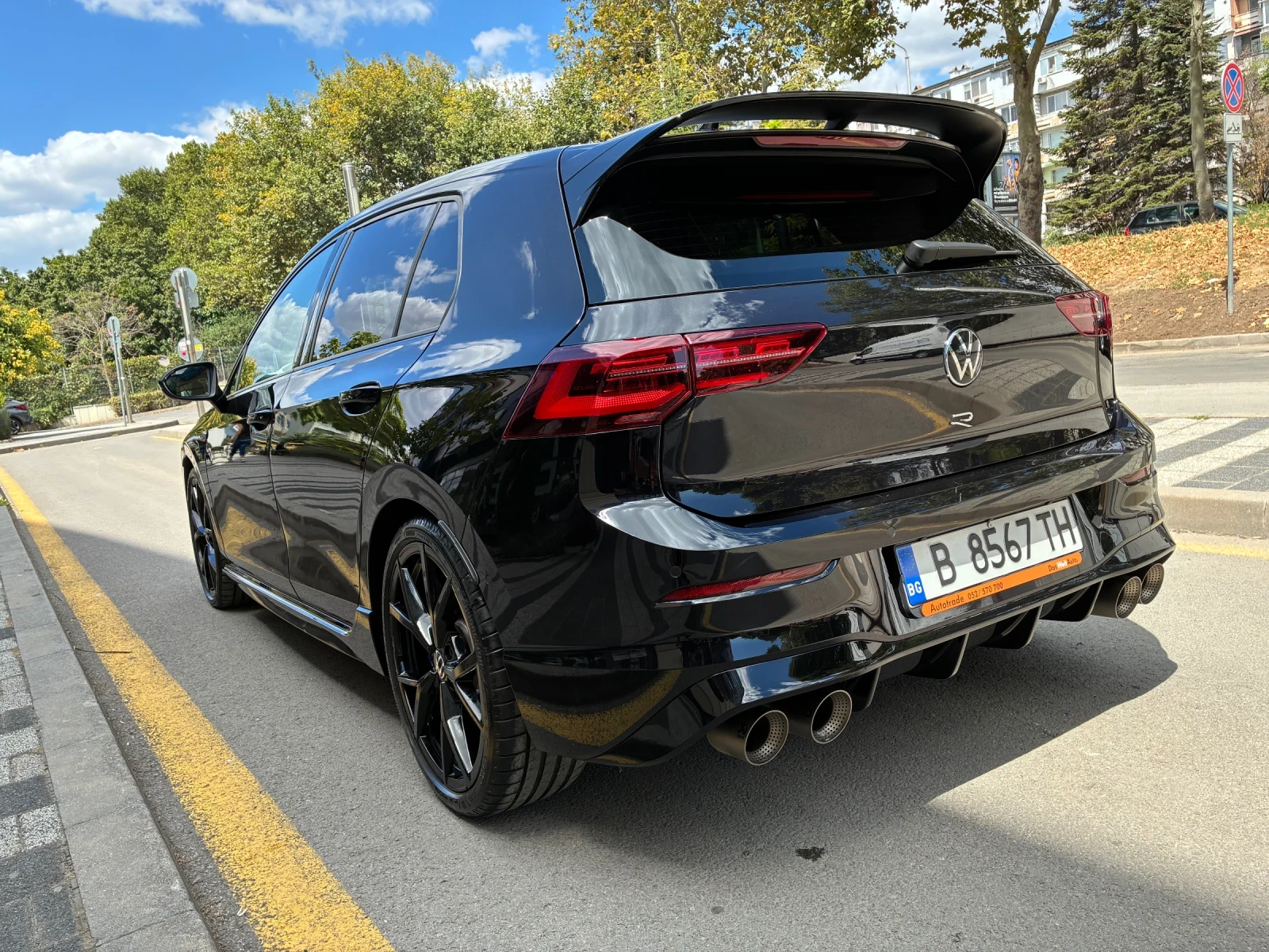 VW Golf PERVORMANCE/320HP/AKRAPOVICH, снимка 2 - Автомобили и джипове - 55667436