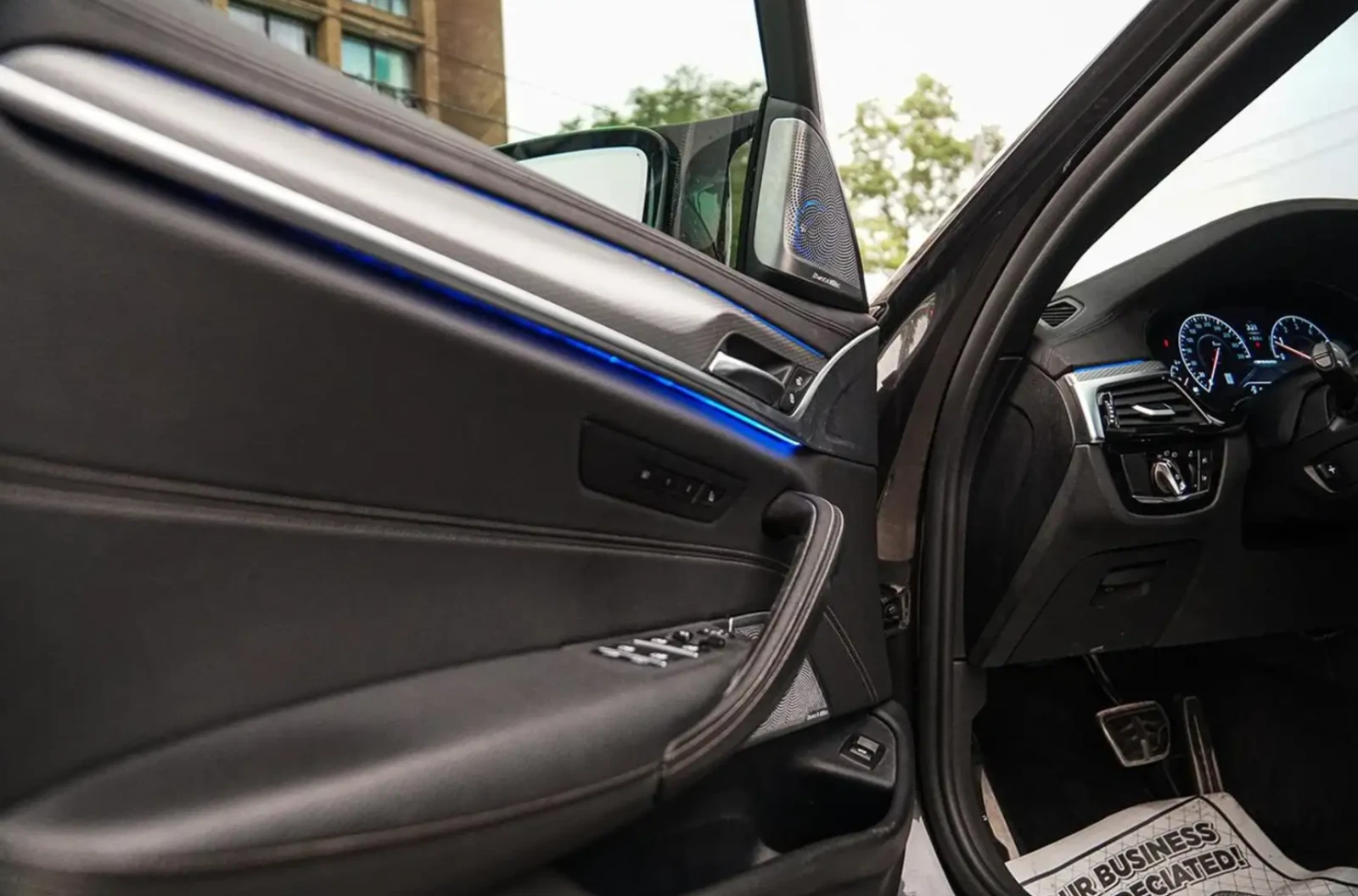 BMW 550 HUD / Carbon / Massage, снимка 12 - Автомобили и джипове - 56259491