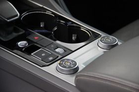 VW Touareg V8TDI/4Mition/R Line/Matrix LED/Massage/HeadUp, снимка 12 - Автомобили и джипове - 43201714